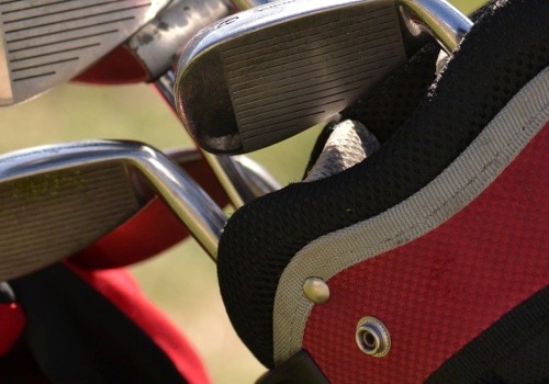 How many clubs does the average golfer carry?